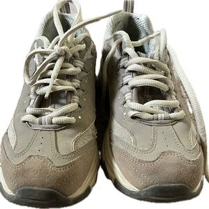 Skechers  Women's Sneakers kaki  size: 6.5